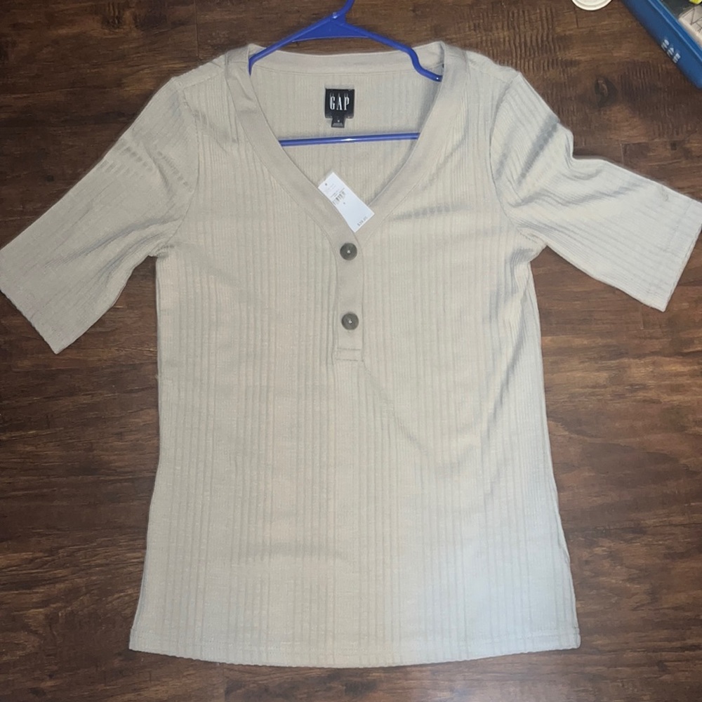 Gap shirt